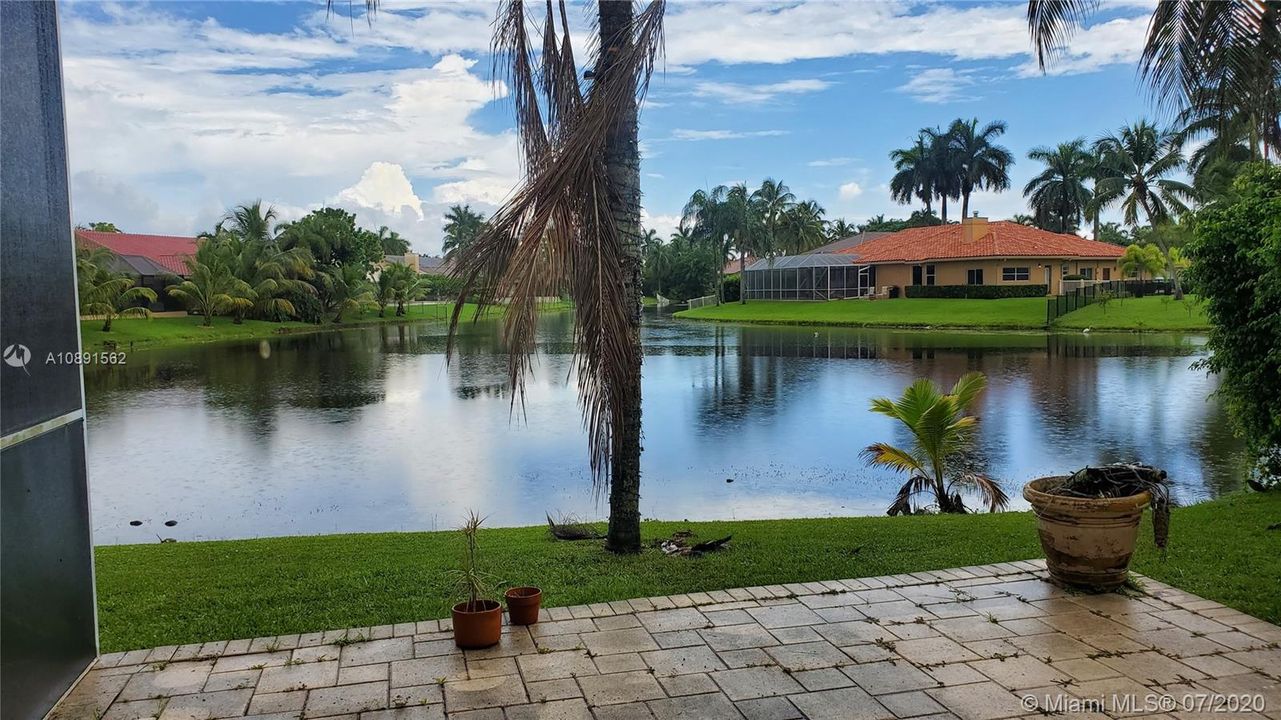 Recientemente alquilado: $4,480 (4 camas, 3 baños, 2952 Pies cuadrados)