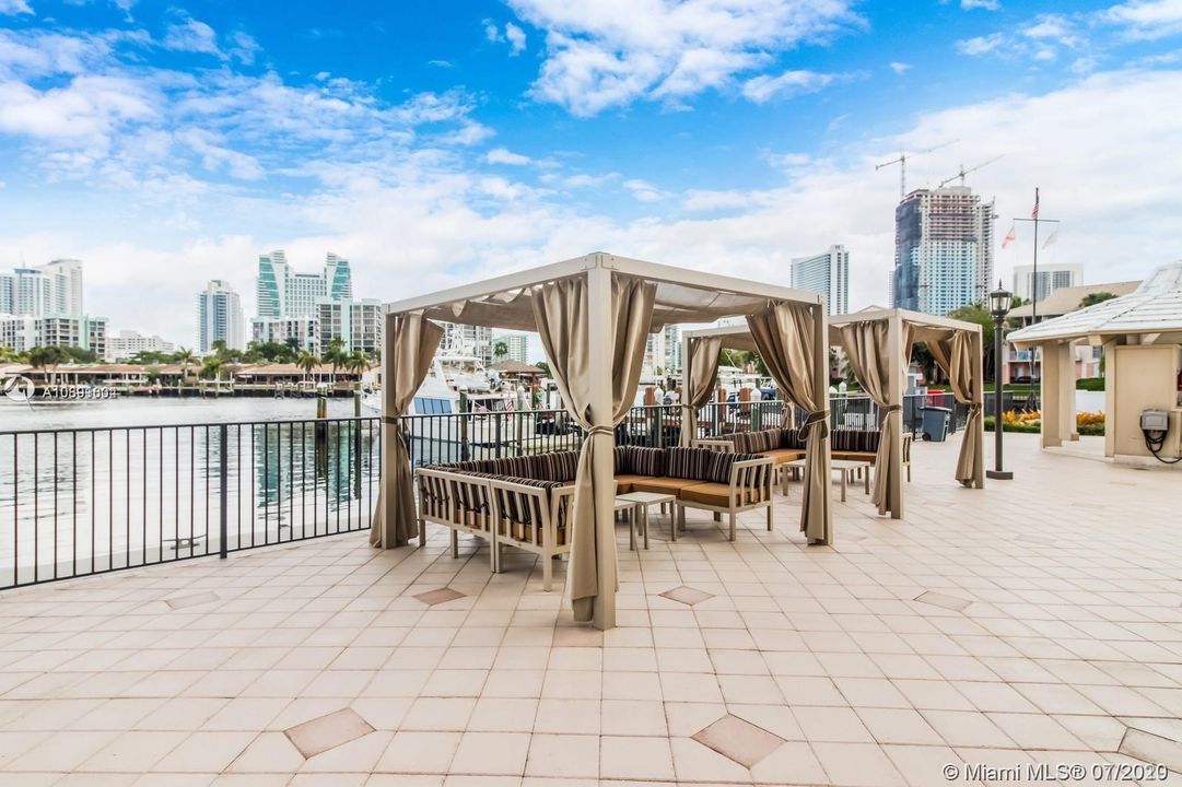 Recently Sold: $485,000 (2 beds, 2 baths, 1692 Square Feet)