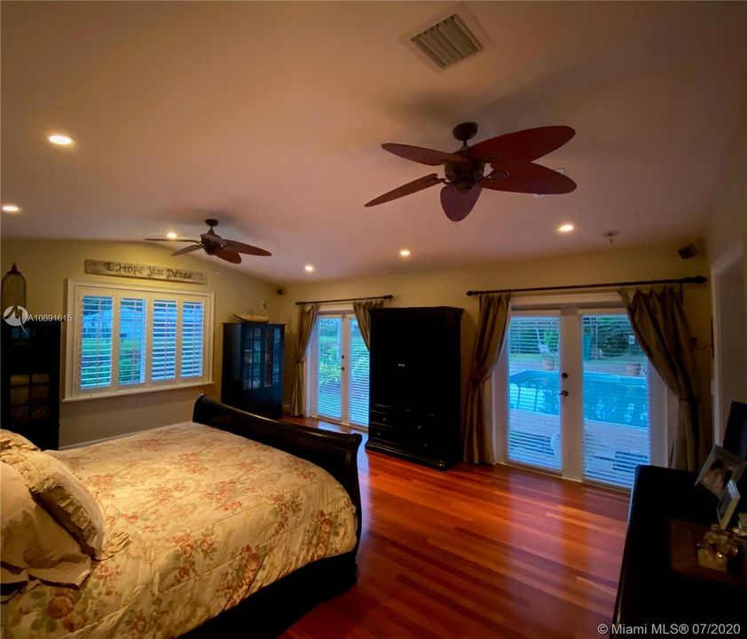 Recently Rented: $5,900 (4 beds, 2 baths, 3989 Square Feet)