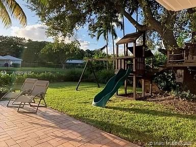 Recently Rented: $5,900 (4 beds, 2 baths, 3989 Square Feet)