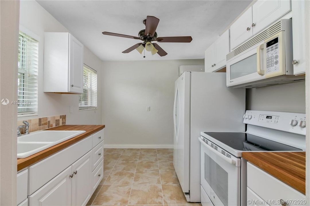 Vendido Recientemente: $239,900 (2 camas, 1 baños, 720 Pies cuadrados)