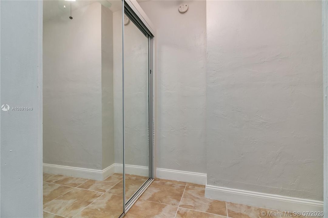 Vendido Recientemente: $239,900 (2 camas, 1 baños, 720 Pies cuadrados)