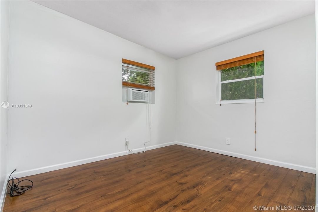 Vendido Recientemente: $239,900 (2 camas, 1 baños, 720 Pies cuadrados)
