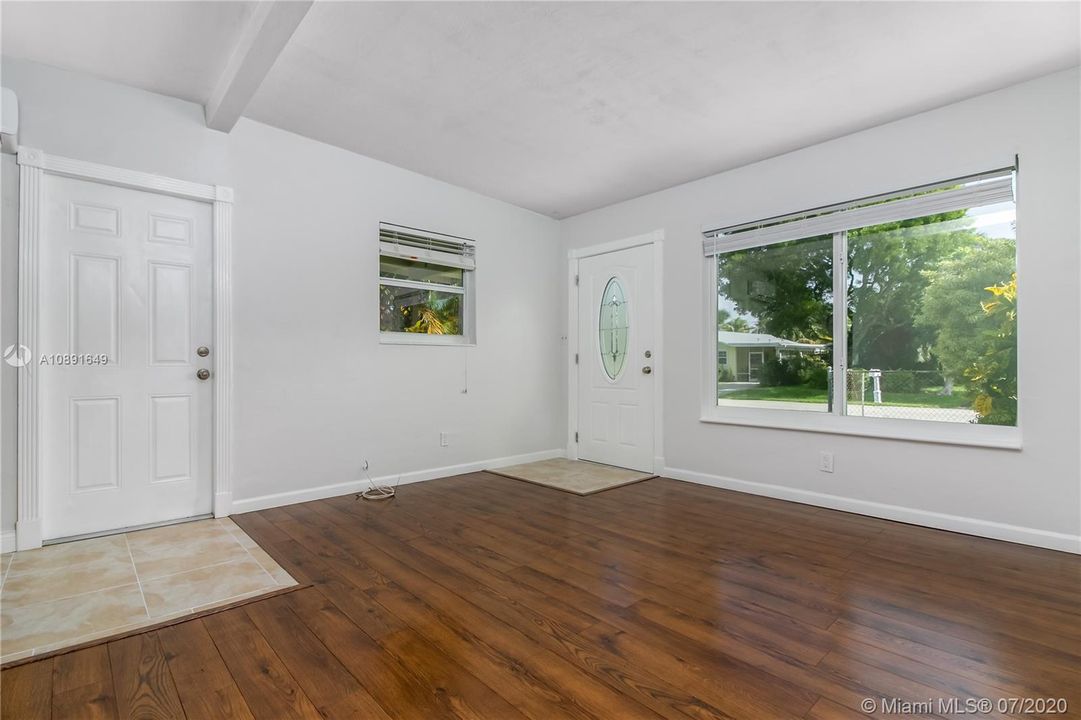 Vendido Recientemente: $239,900 (2 camas, 1 baños, 720 Pies cuadrados)
