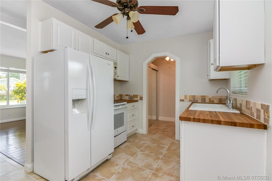 Vendido Recientemente: $239,900 (2 camas, 1 baños, 720 Pies cuadrados)