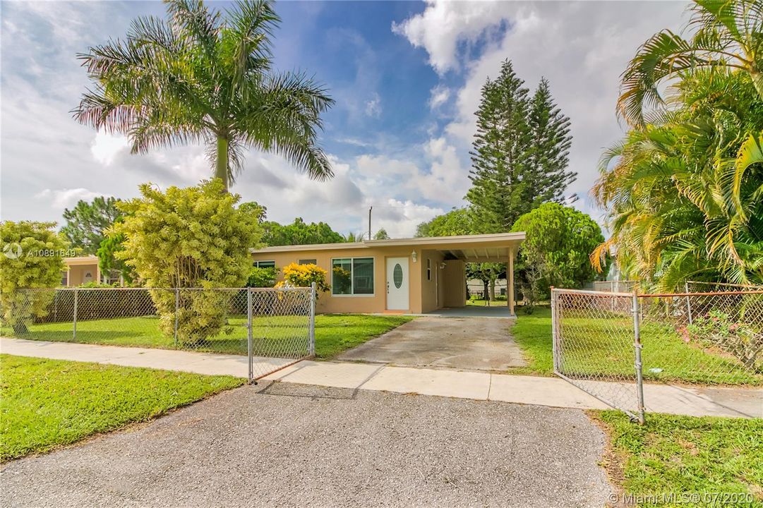 Vendido Recientemente: $239,900 (2 camas, 1 baños, 720 Pies cuadrados)