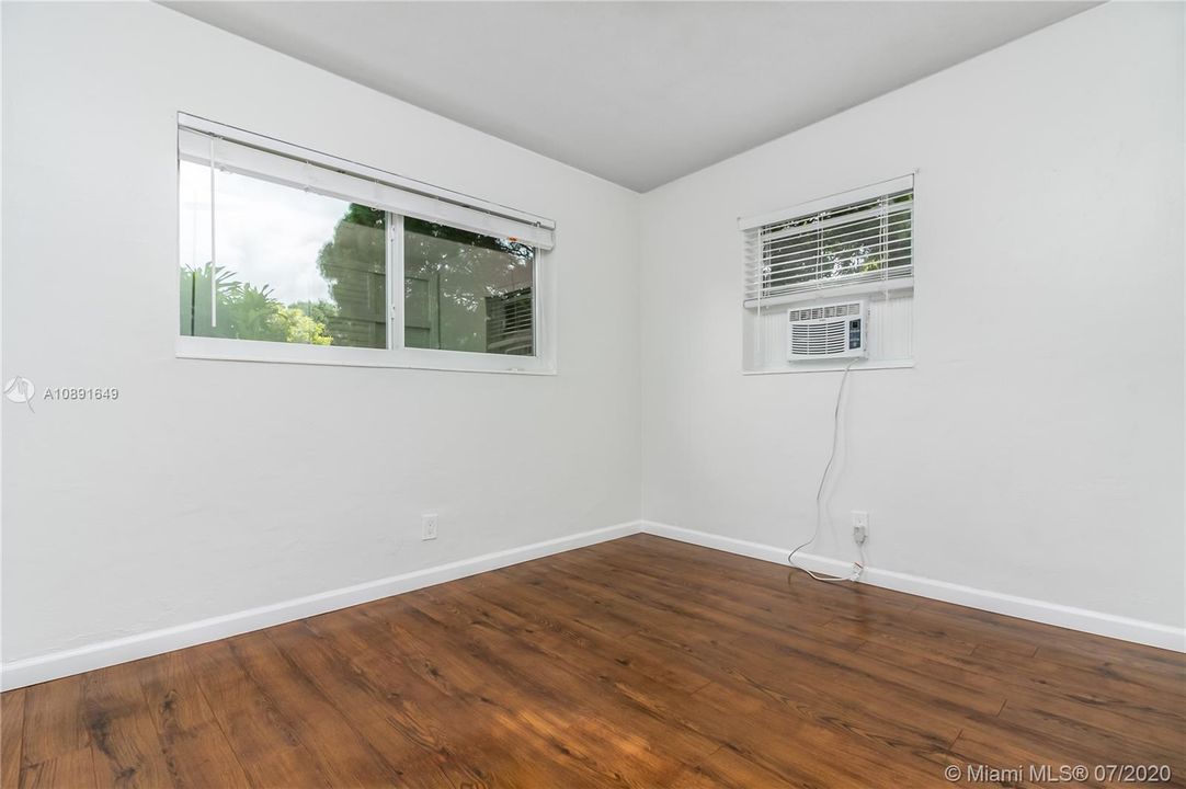 Vendido Recientemente: $239,900 (2 camas, 1 baños, 720 Pies cuadrados)