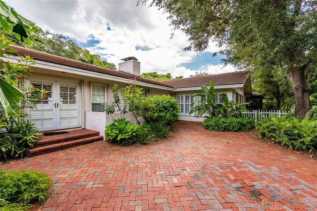 Vendido Recientemente: $2,175,000 (4 camas, 4 baños, 3846 Pies cuadrados)