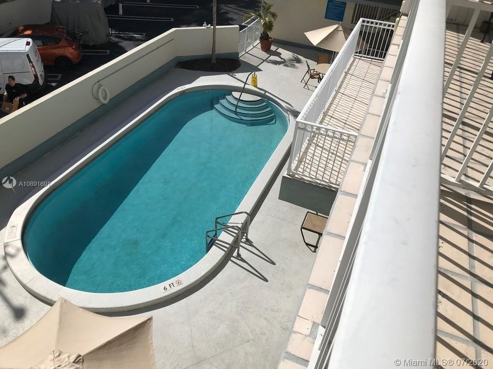 Recently Sold: $299,000 (1 beds, 1 baths, 610 Square Feet)