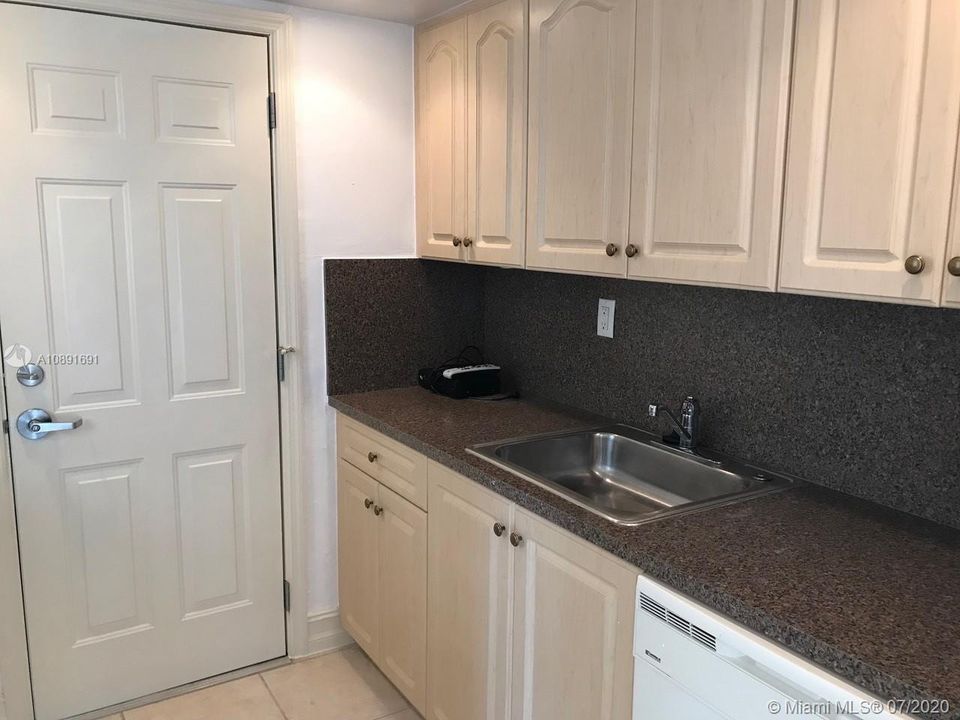 Recently Sold: $299,000 (1 beds, 1 baths, 610 Square Feet)