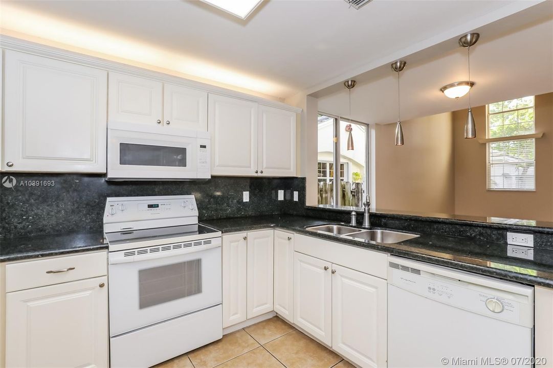 Недавно арендовано: $2,395 (3 спален, 2 ванн, 1494 Квадратных фут)