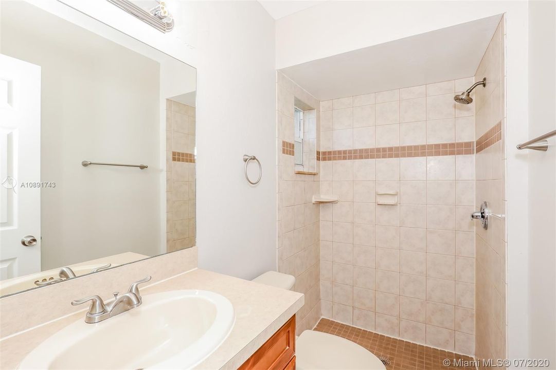 Recientemente alquilado: $2,425 (3 camas, 2 baños, 1295 Pies cuadrados)
