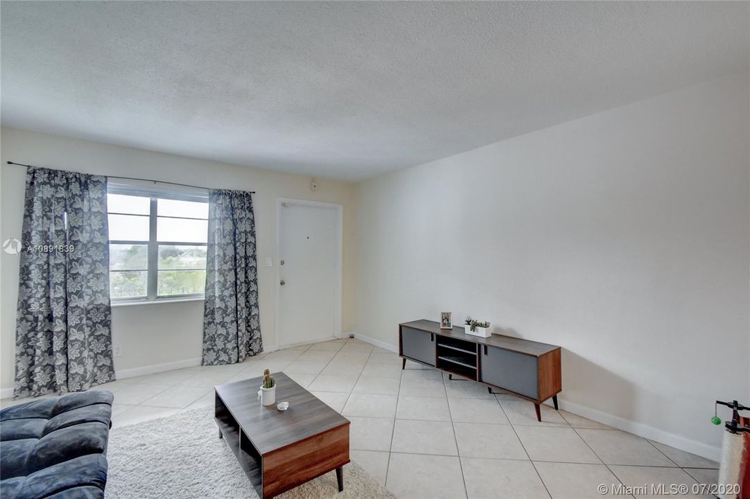 Recently Sold: $115,000 (1 beds, 1 baths, 640 Square Feet)