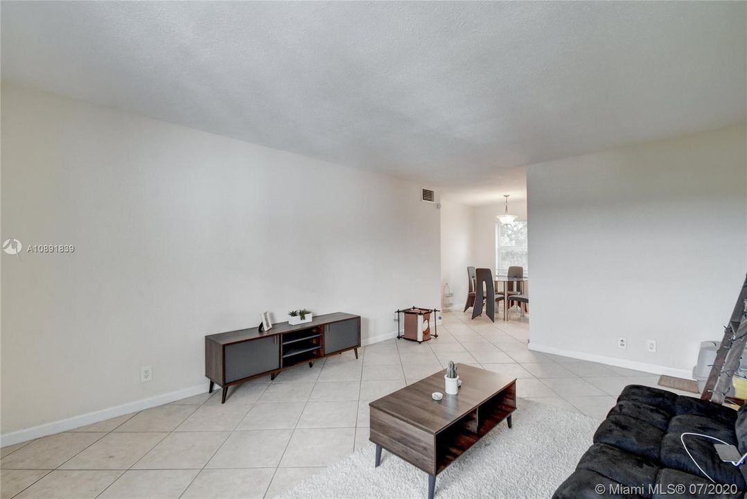 Recently Sold: $115,000 (1 beds, 1 baths, 640 Square Feet)