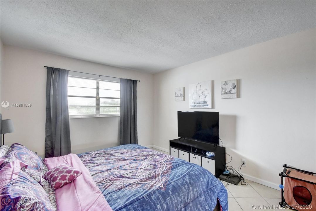 Recently Sold: $115,000 (1 beds, 1 baths, 640 Square Feet)