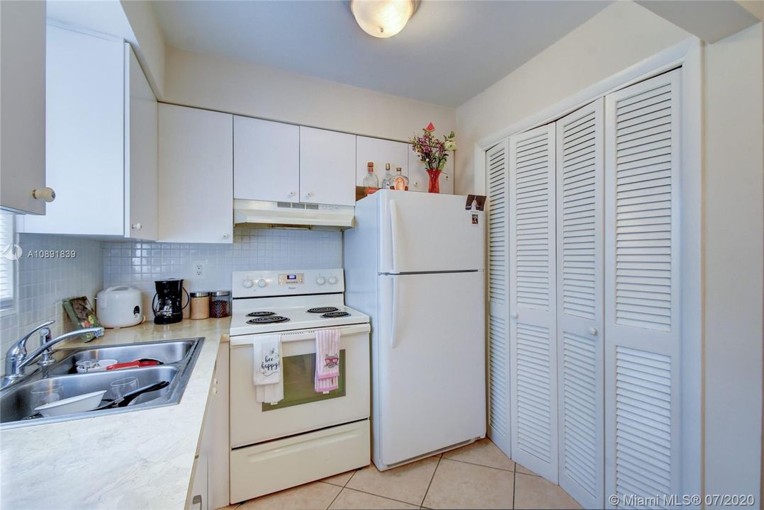 Recently Sold: $115,000 (1 beds, 1 baths, 640 Square Feet)
