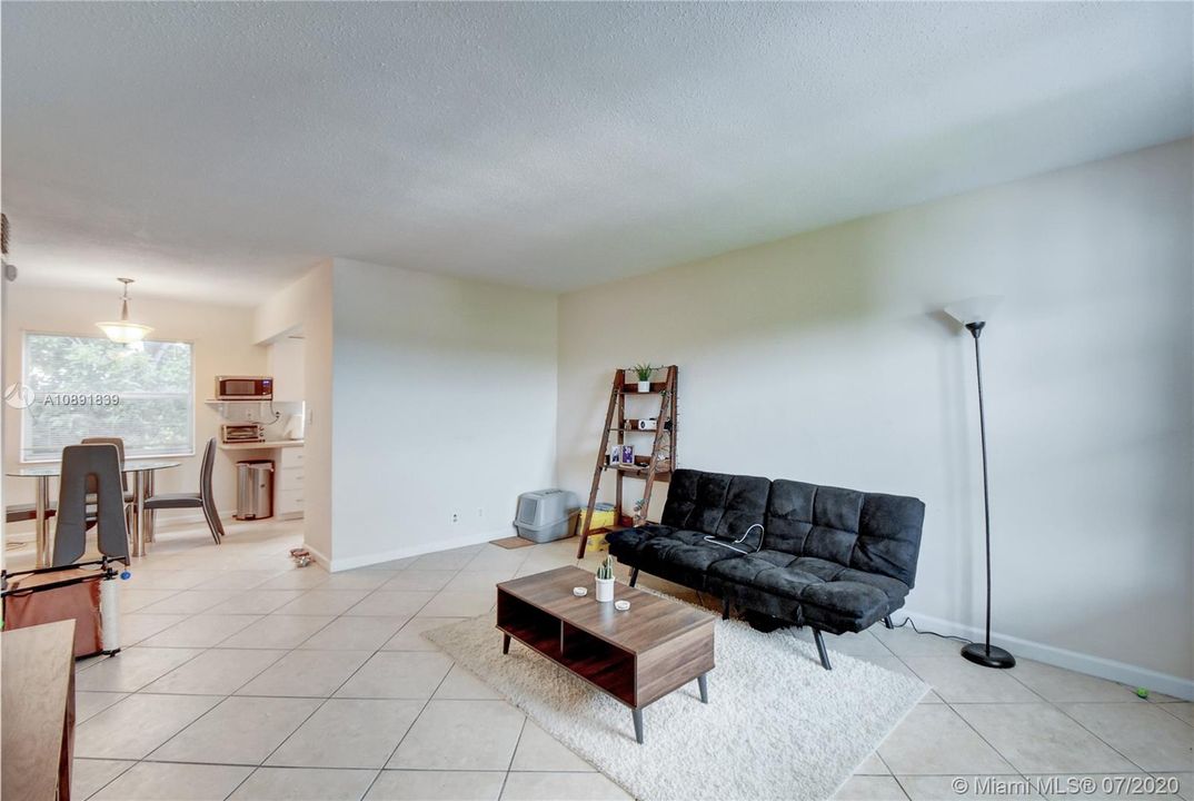 Recently Sold: $115,000 (1 beds, 1 baths, 640 Square Feet)