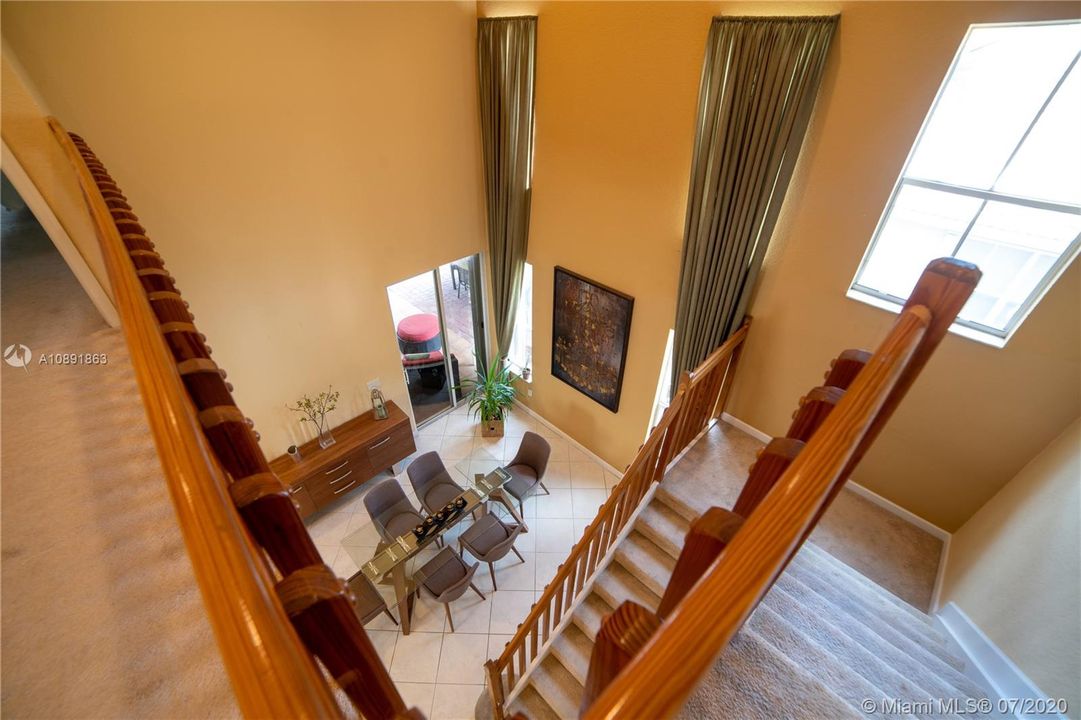 Vendido Recientemente: $595,000 (4 camas, 3 baños, 2663 Pies cuadrados)