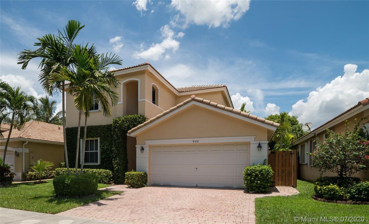 Vendido Recientemente: $595,000 (4 camas, 3 baños, 2663 Pies cuadrados)