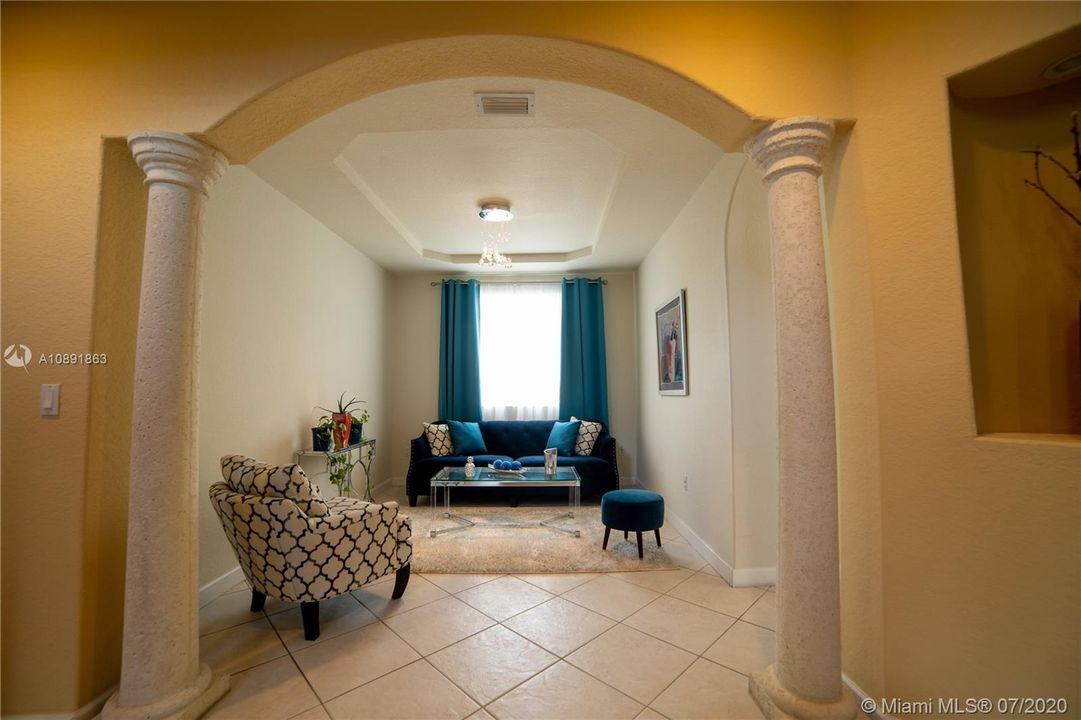 Vendido Recientemente: $595,000 (4 camas, 3 baños, 2663 Pies cuadrados)
