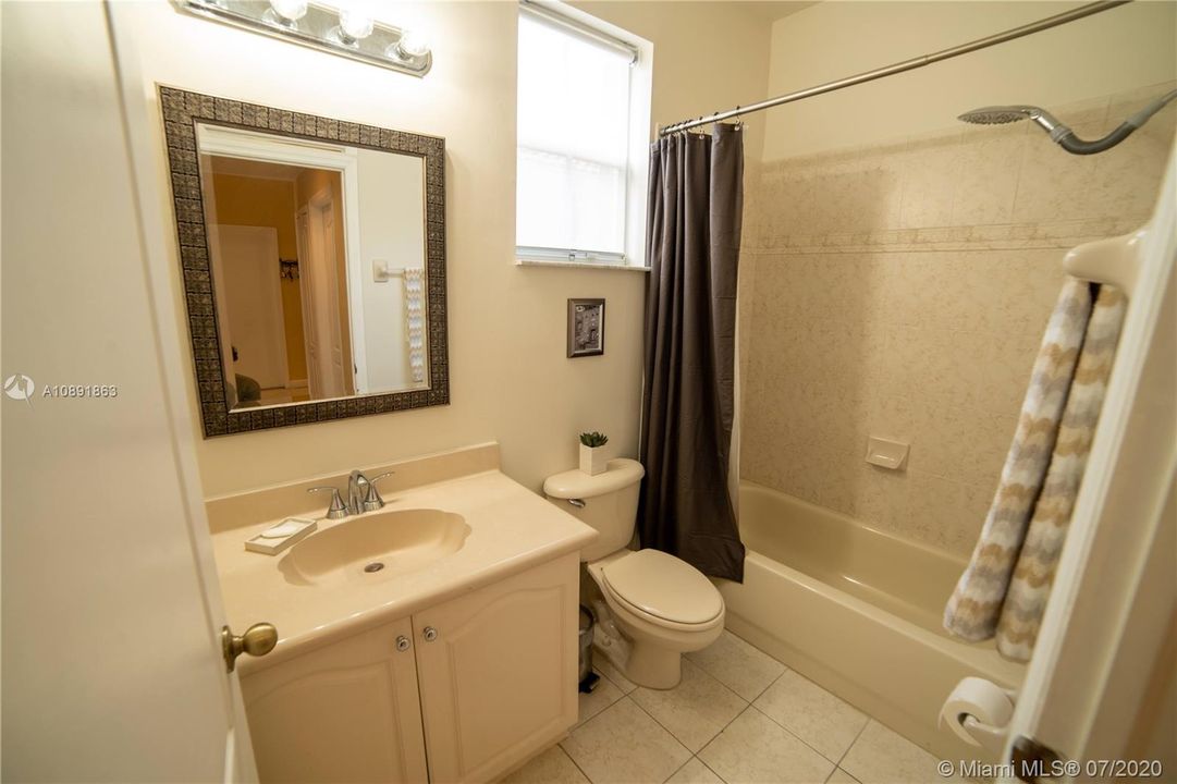 Vendido Recientemente: $595,000 (4 camas, 3 baños, 2663 Pies cuadrados)