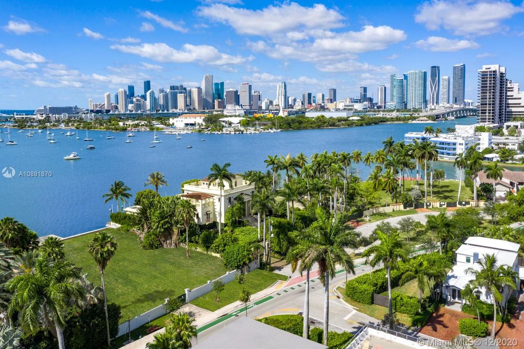 Недавно продано: $4,900,000 (0.24 acres)