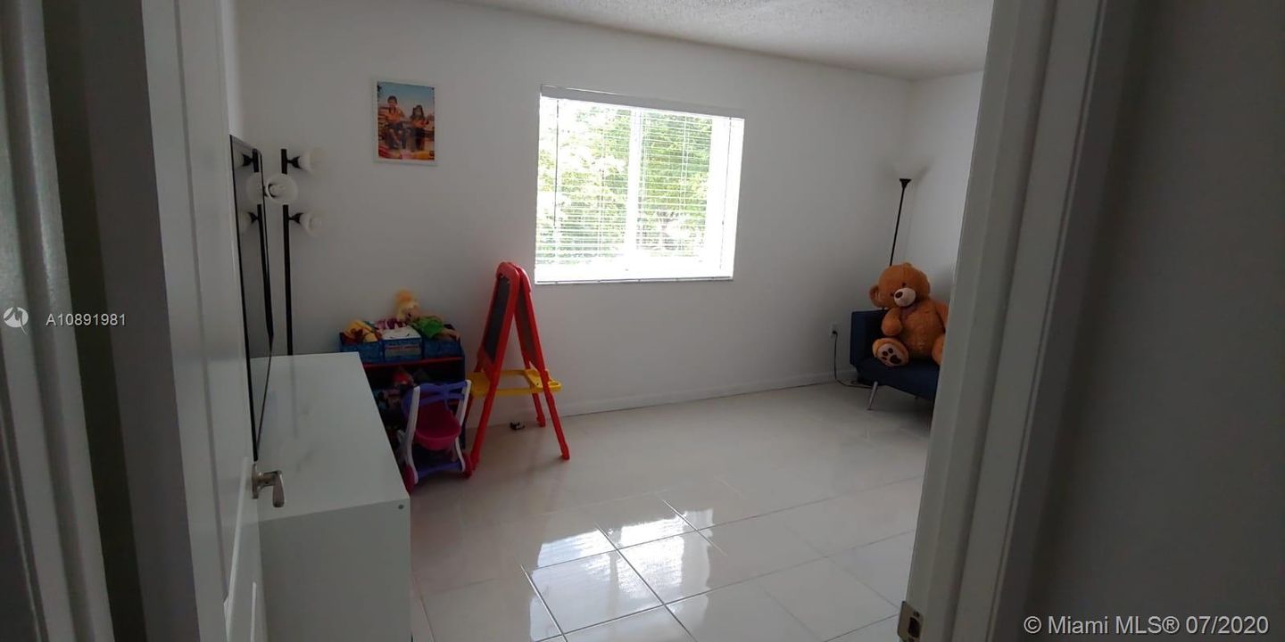 Vendido Recientemente: $265,000 (3 camas, 2 baños, 1360 Pies cuadrados)