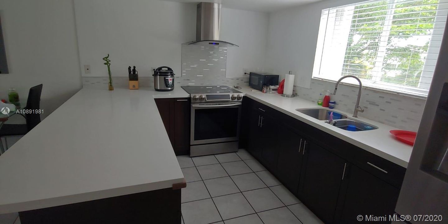 Vendido Recientemente: $265,000 (3 camas, 2 baños, 1360 Pies cuadrados)