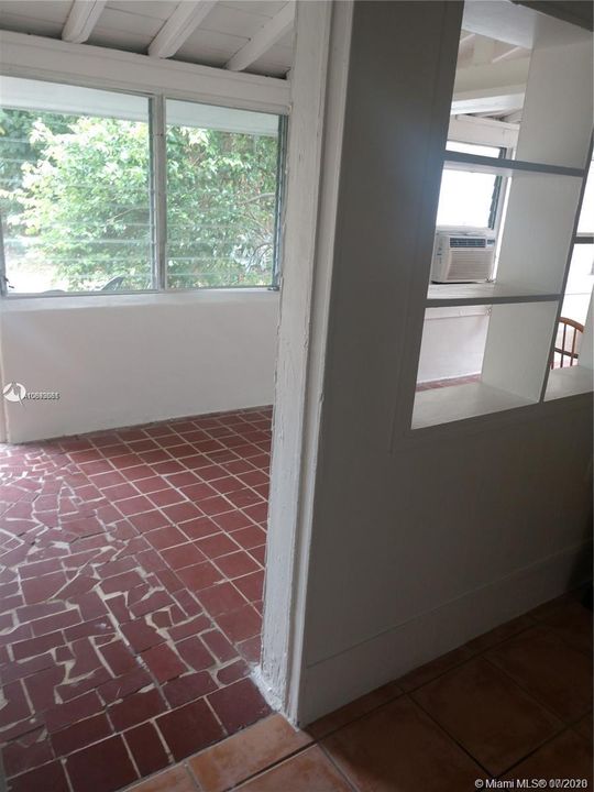 Recently Rented: $1,200 (1 beds, 1 baths, 2192 Square Feet)
