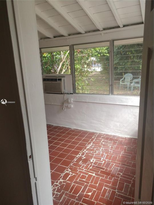 Recently Rented: $1,200 (1 beds, 1 baths, 2192 Square Feet)