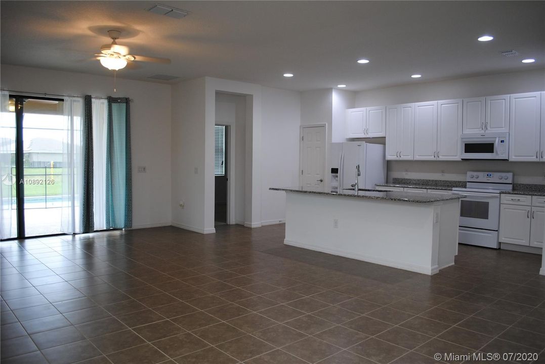 Recently Rented: $1,900 (4 beds, 3 baths, 2629 Square Feet)