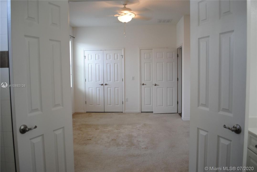 Recently Rented: $1,900 (4 beds, 3 baths, 2629 Square Feet)