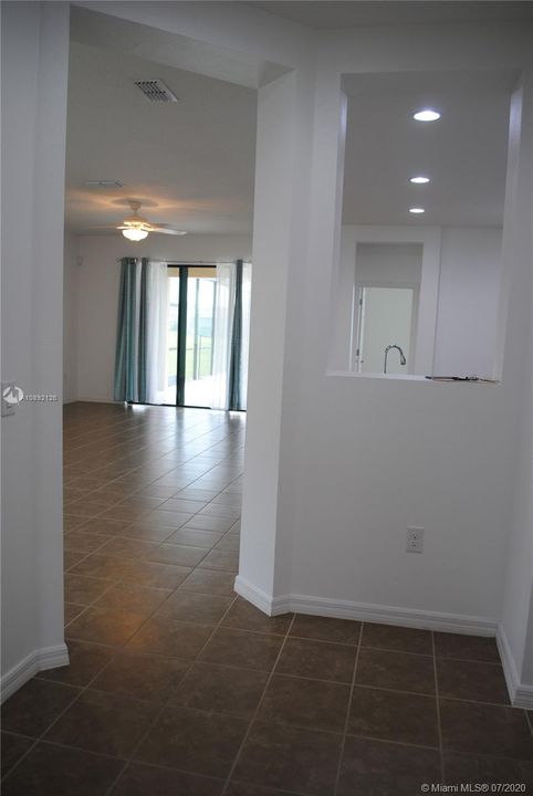 Recently Rented: $1,900 (4 beds, 3 baths, 2629 Square Feet)