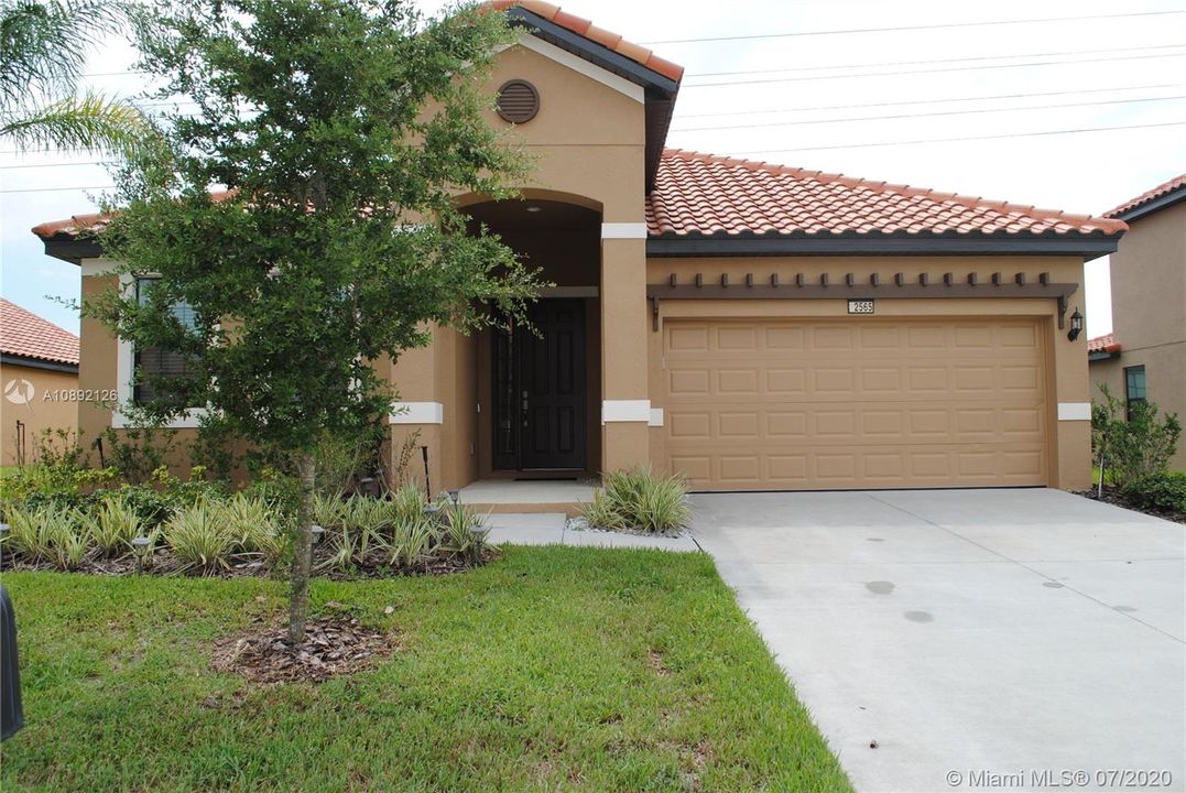 Recently Rented: $1,900 (4 beds, 3 baths, 2629 Square Feet)