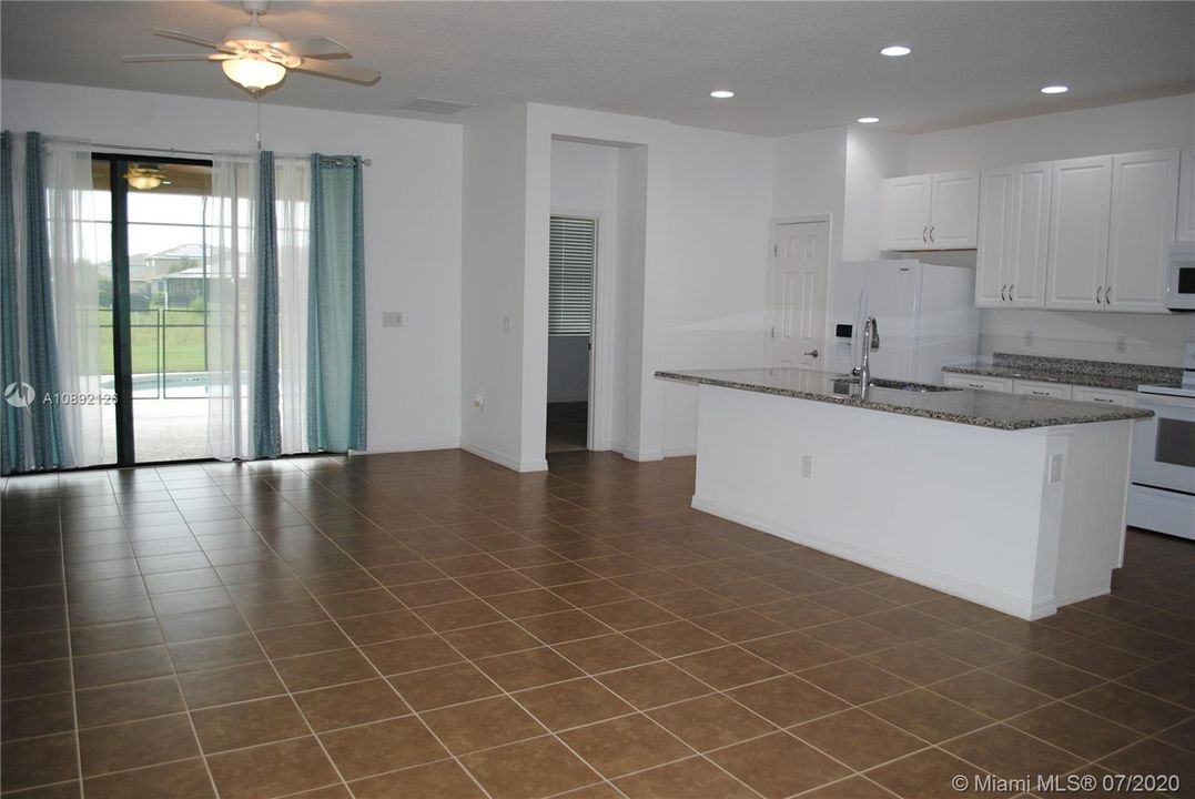 Recently Rented: $1,900 (4 beds, 3 baths, 2629 Square Feet)