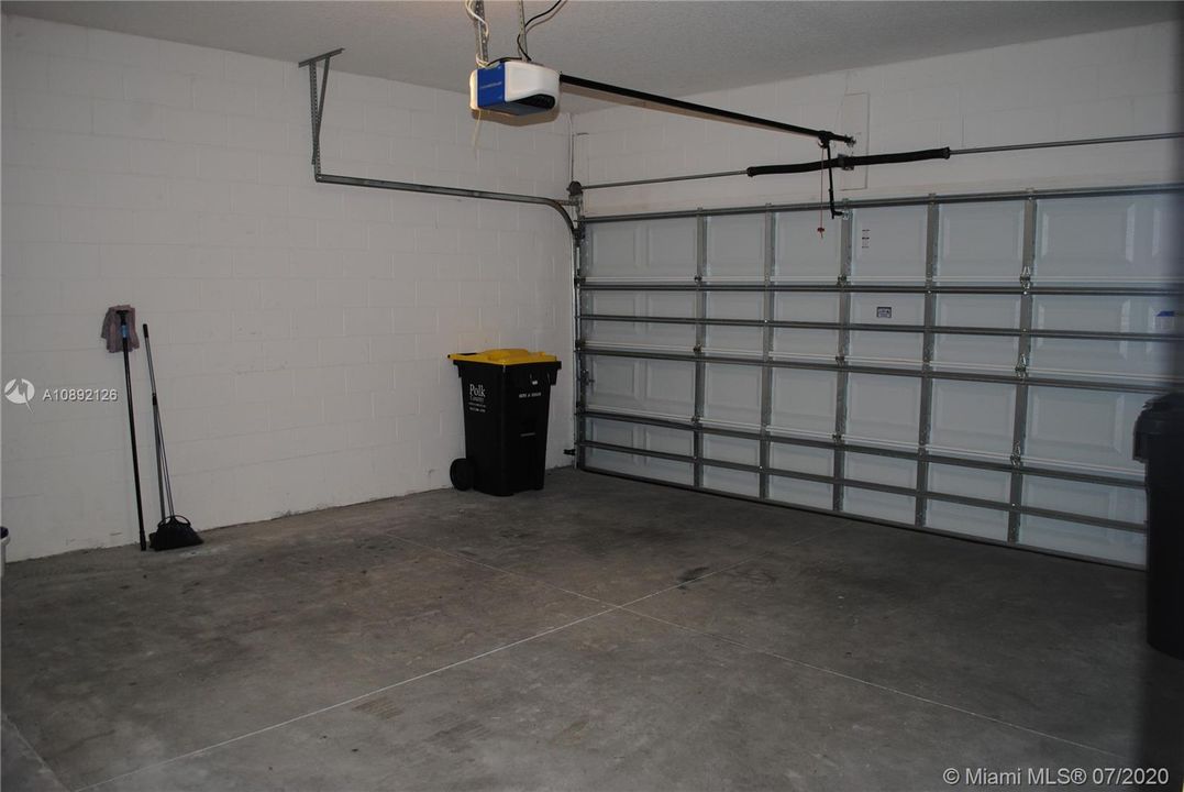 Recently Rented: $1,900 (4 beds, 3 baths, 2629 Square Feet)