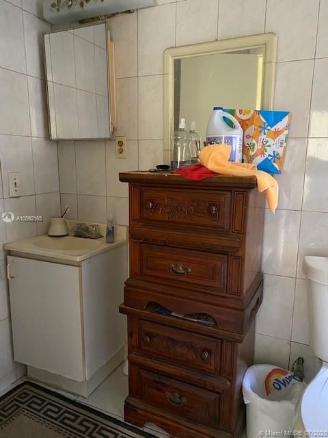 Недавно продано: $360,000 (5 спален, 3 ванн, 2124 Квадратных фут)