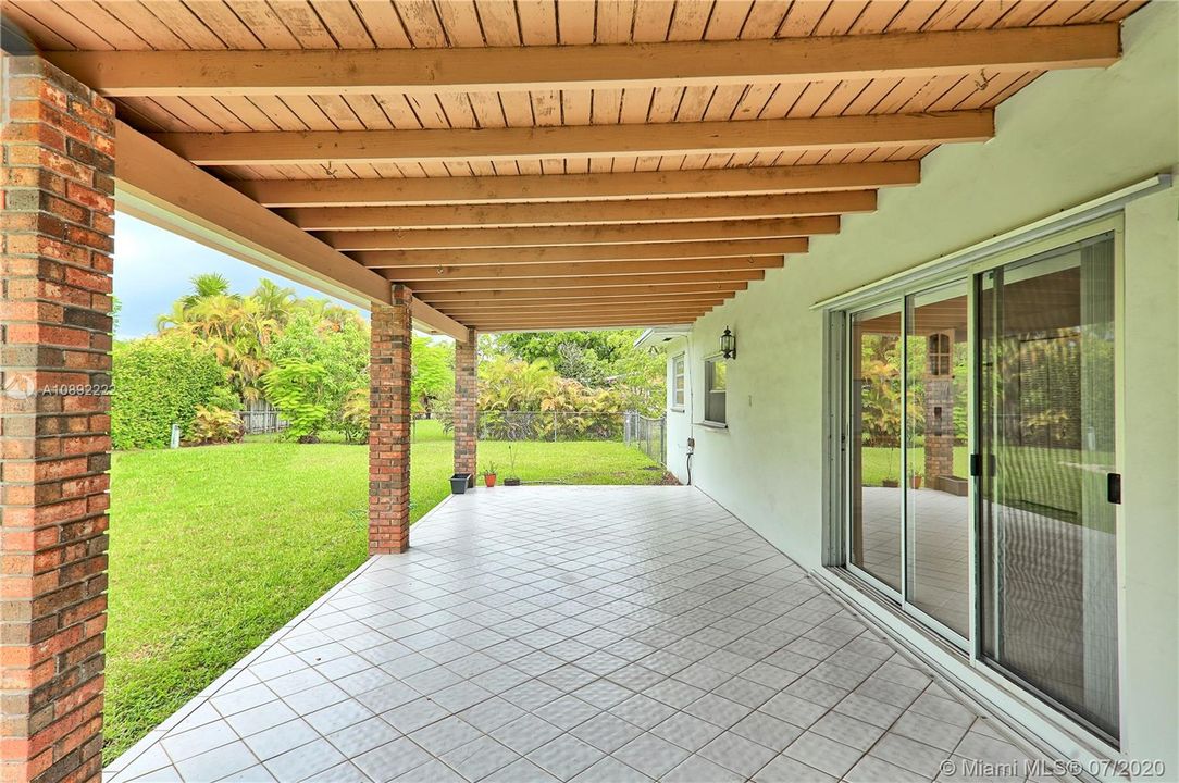 Недавно продано: $595,000 (3 спален, 2 ванн, 2081 Квадратных фут)