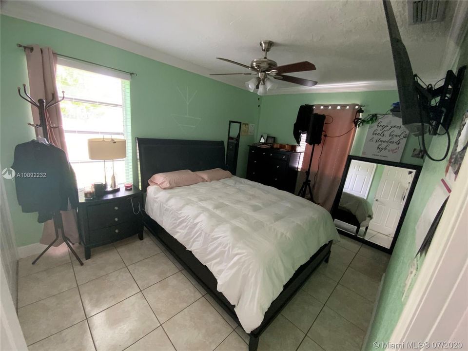 Recently Rented: $2,750 (4 beds, 2 baths, 1332 Square Feet)