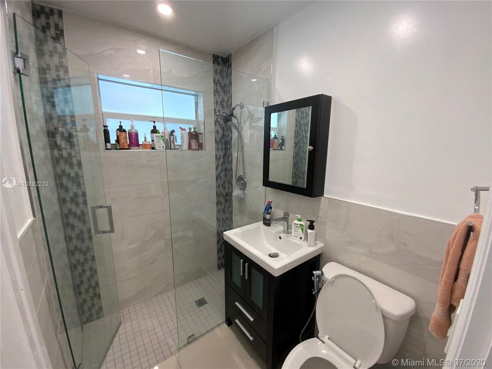 Recently Rented: $2,750 (4 beds, 2 baths, 1332 Square Feet)