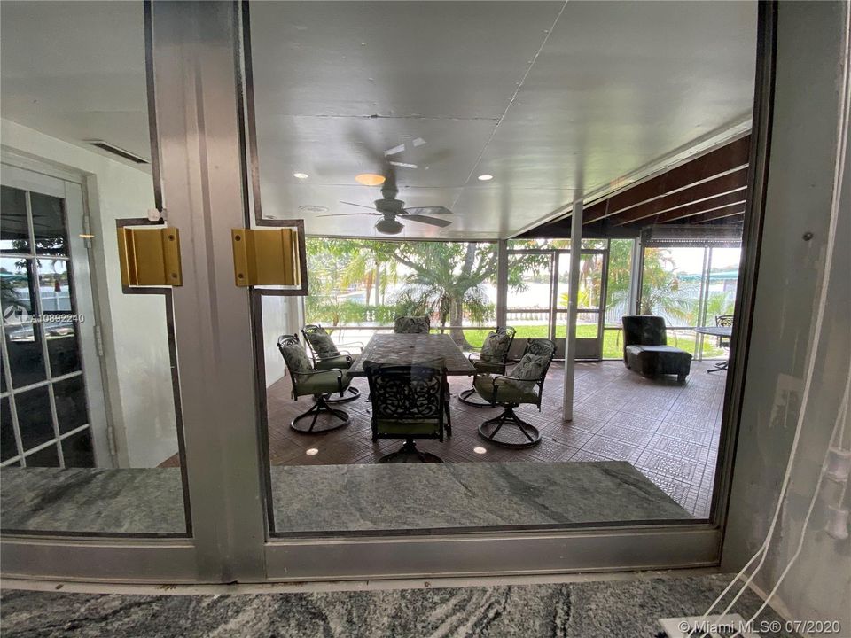 Недавно продано: $550,000 (3 спален, 2 ванн, 1727 Квадратных фут)