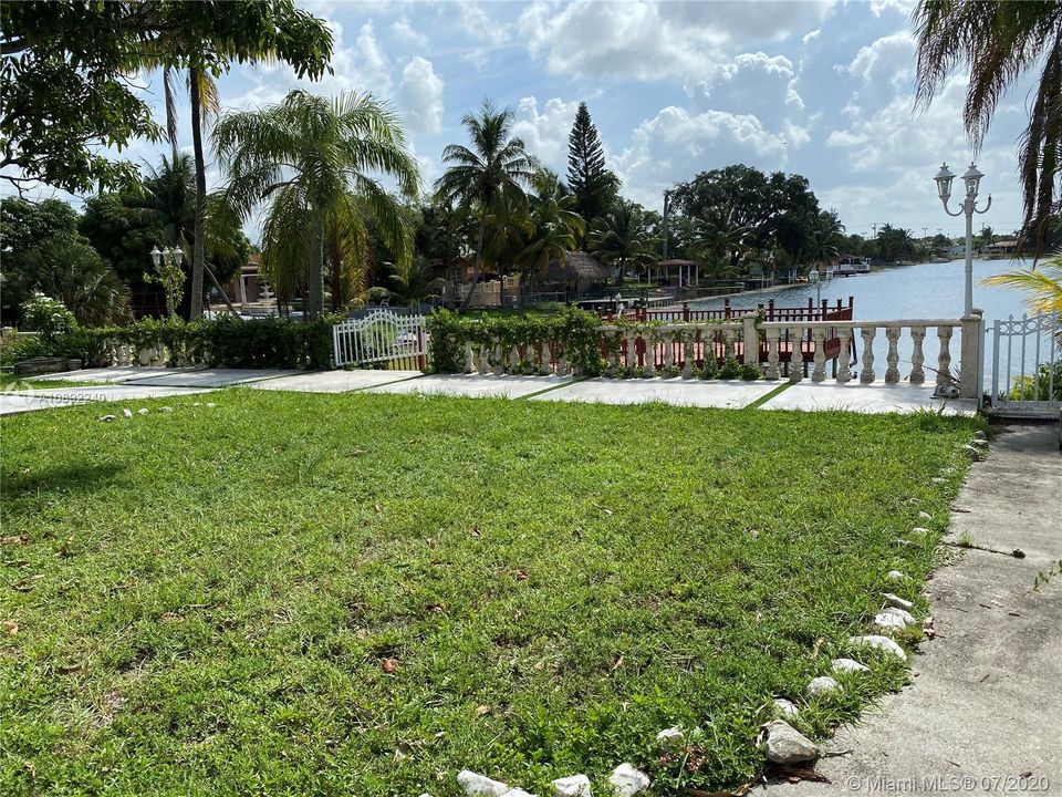 Недавно продано: $550,000 (3 спален, 2 ванн, 1727 Квадратных фут)