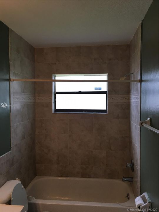 Недавно продано: $159,900 (2 спален, 2 ванн, 1098 Квадратных фут)
