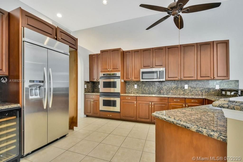 Recently Rented: $4,550 (5 beds, 4 baths, 3437 Square Feet)