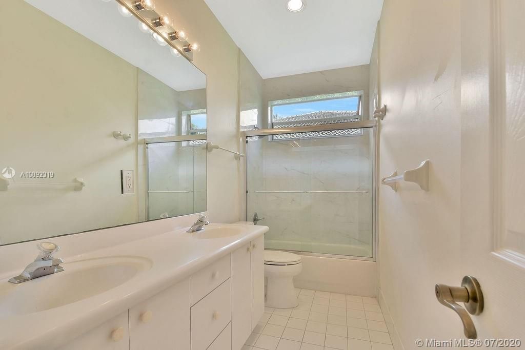 Recently Rented: $4,550 (5 beds, 4 baths, 3437 Square Feet)