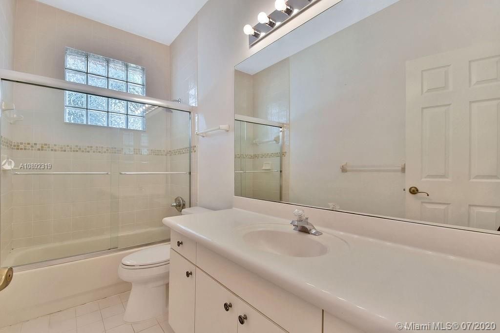 Recently Rented: $4,550 (5 beds, 4 baths, 3437 Square Feet)