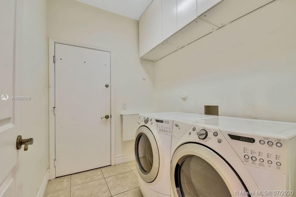 Recently Rented: $4,550 (5 beds, 4 baths, 3437 Square Feet)