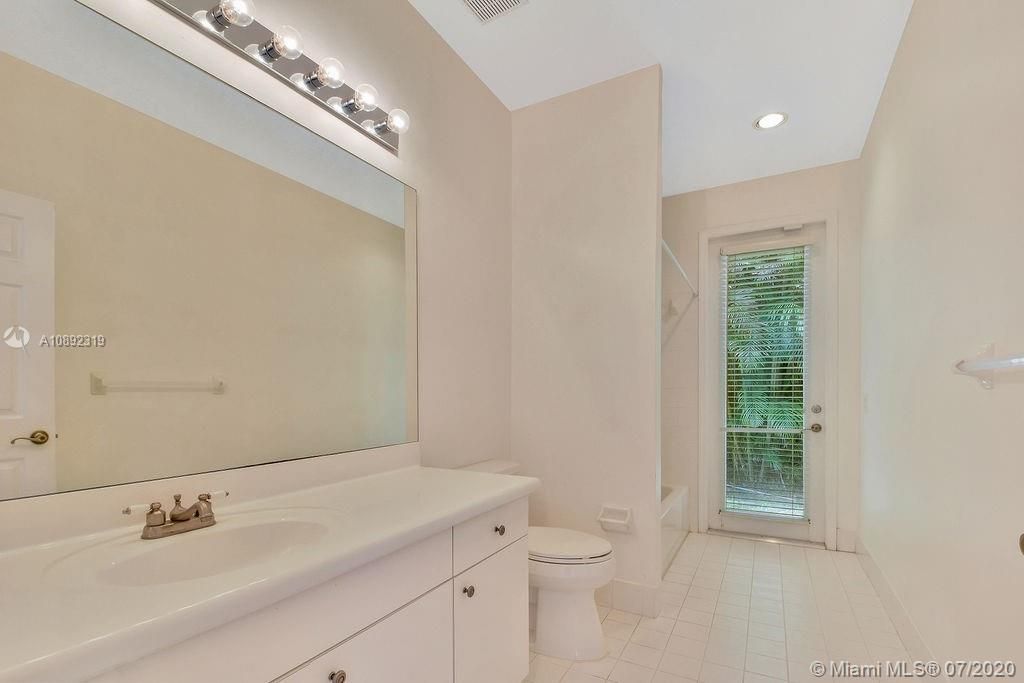 Recently Rented: $4,550 (5 beds, 4 baths, 3437 Square Feet)