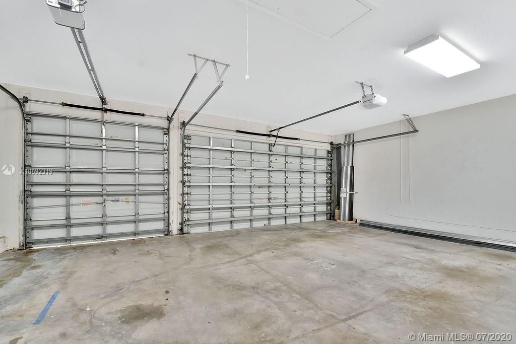 Recently Rented: $4,550 (5 beds, 4 baths, 3437 Square Feet)