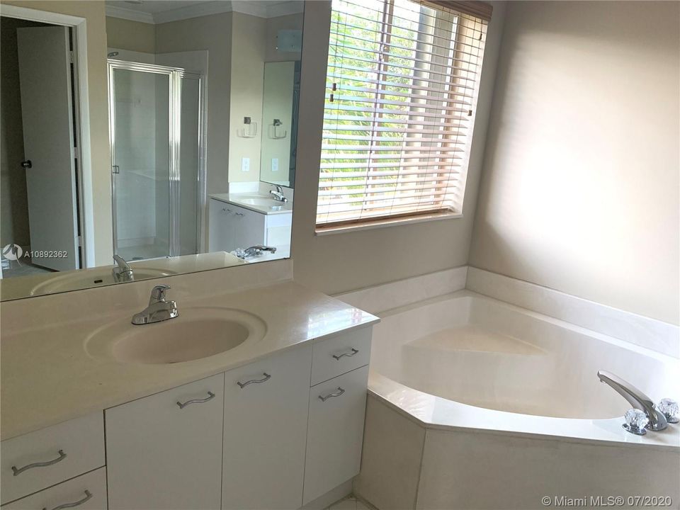 Recently Rented: $4,100 (5 beds, 3 baths, 2378 Square Feet)